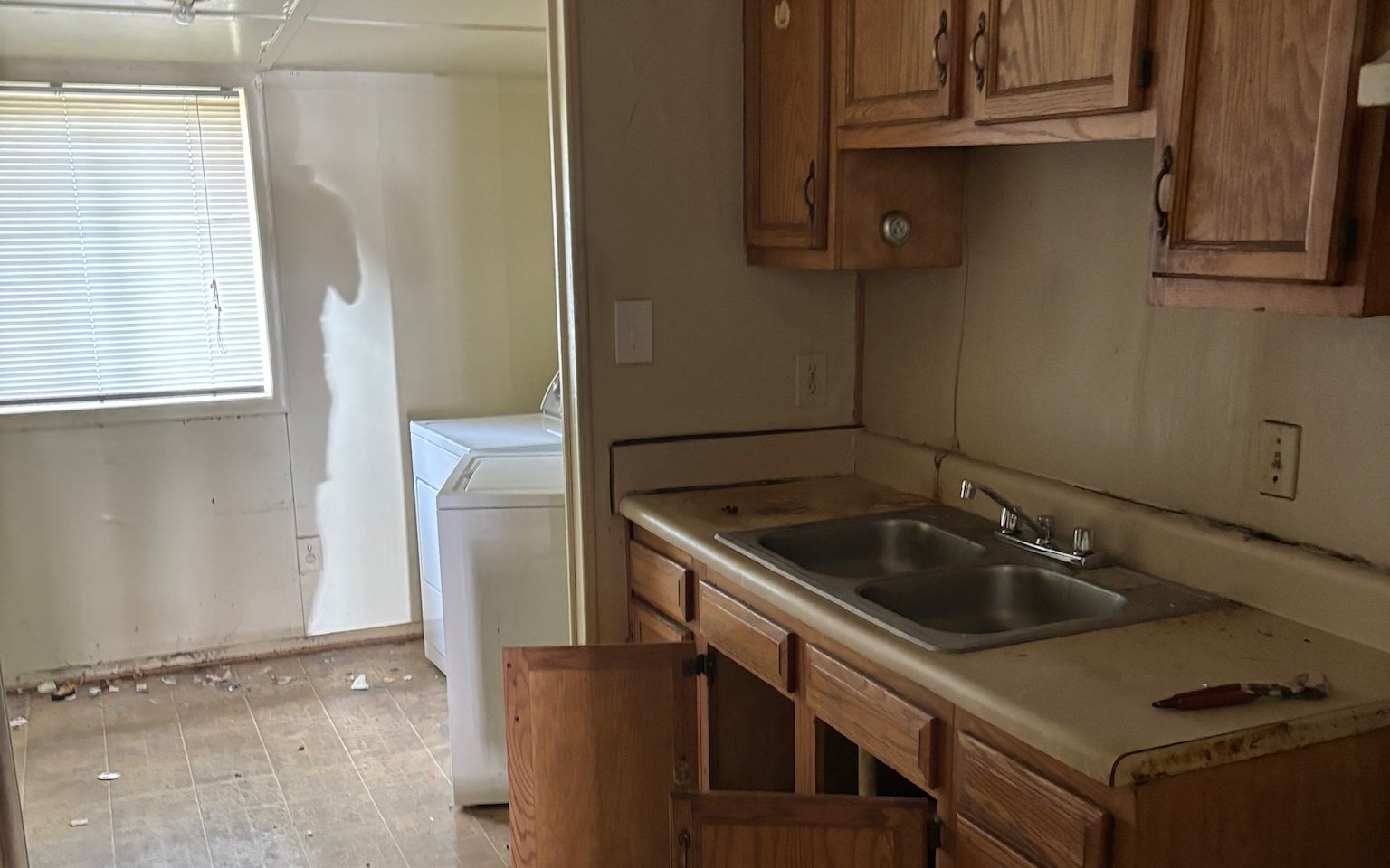An Avalon kitchen before renovation